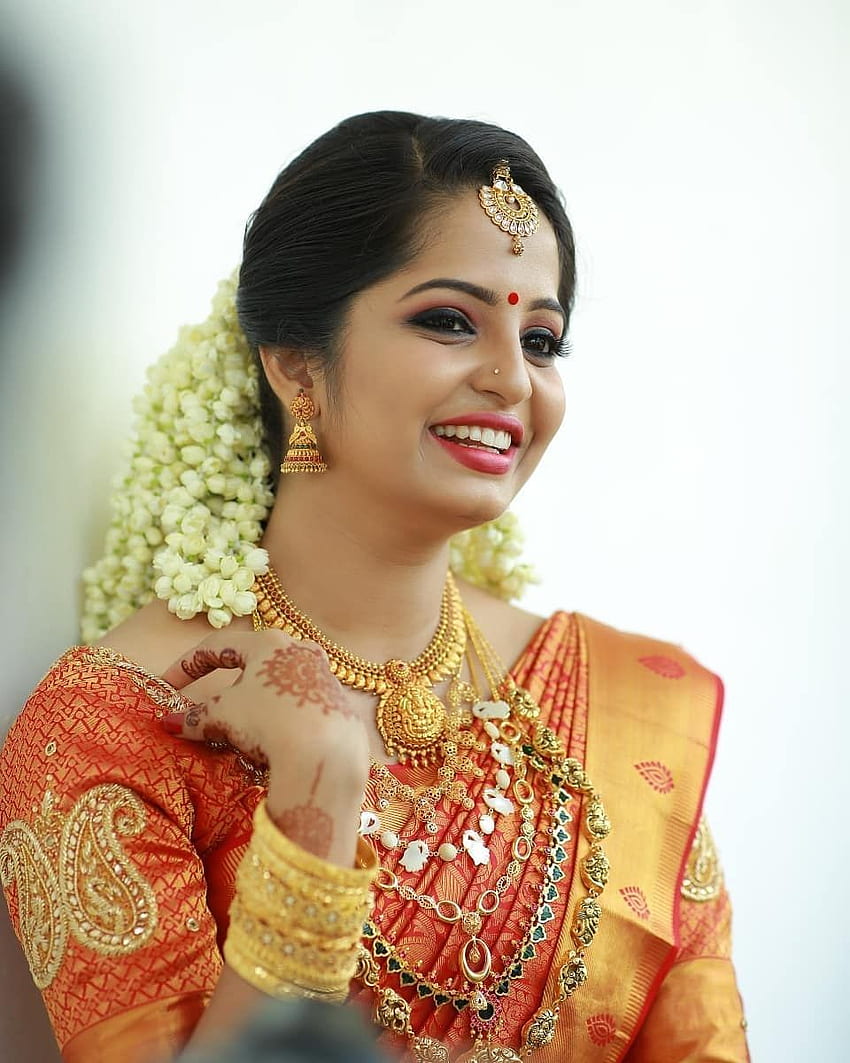 KERALA BRIDES on Instagram: “Bride:keerthana costume :sridevi silks メイクアップ: deepz メイクアップ スタジオ. .. .. . .. インドの花嫁のメイク、ケララの花嫁、ケララの結婚、ケララの結婚式 HD電話の壁紙