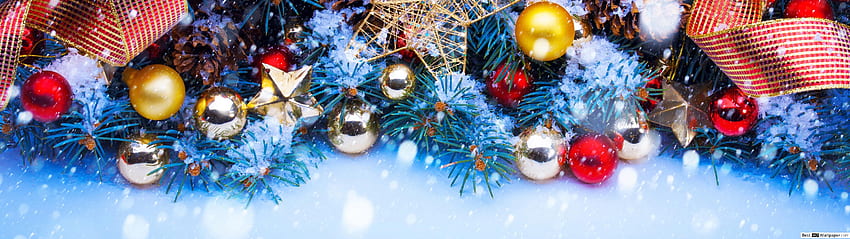 Weihnachtsschmuck über Kiefer, Dual-Monitor-Weihnachten HD-Hintergrundbild