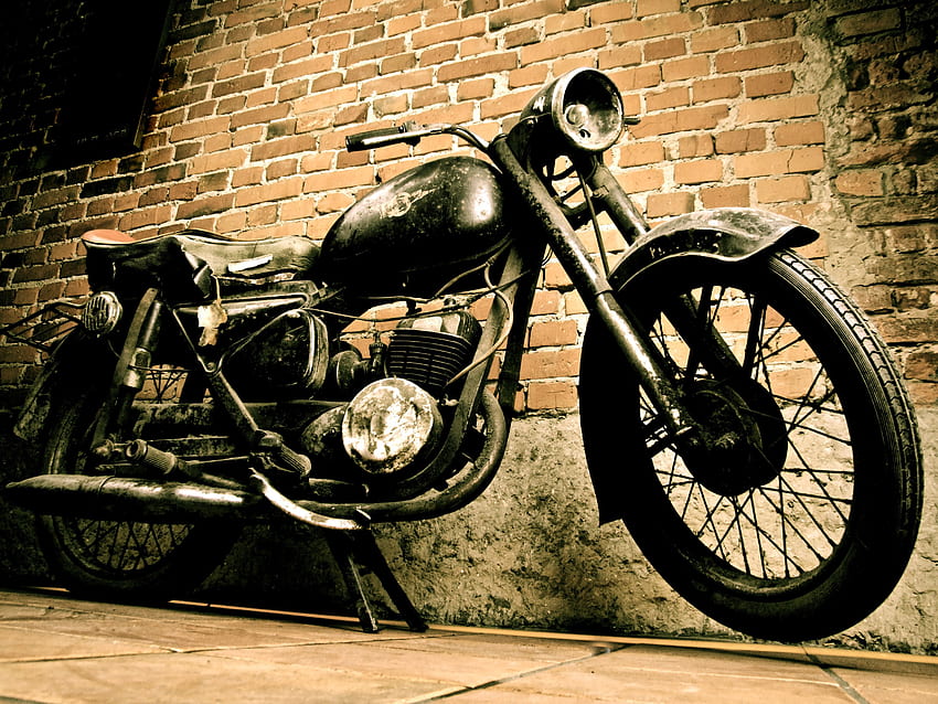 Adi Cojoc on old bike's, Old School Motorcycle HD wallpaper