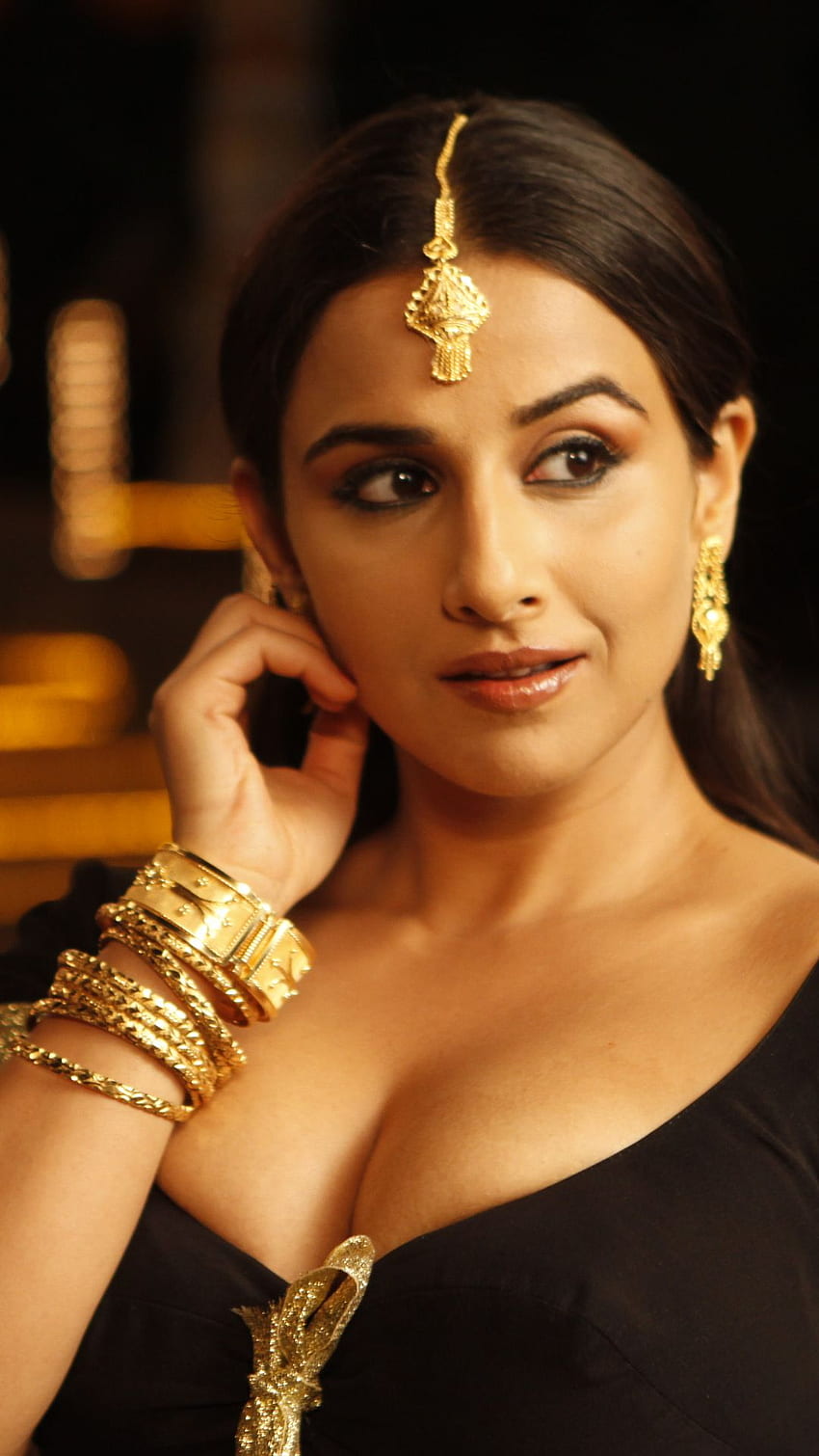 Видя Балан, боливудска актриса, мръсна HD тапет за телефон