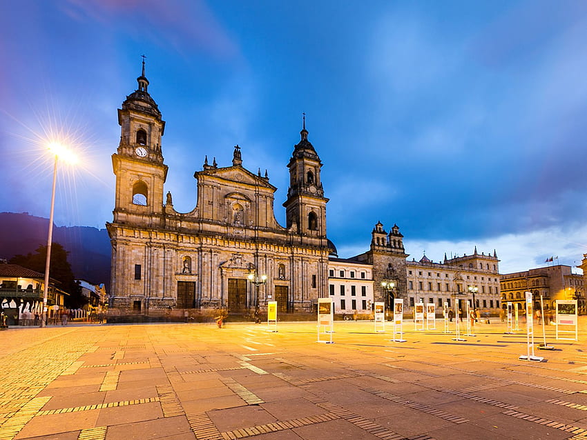 Colombia Town square Bogota Temples Evening Street, Bogotá HD wallpaper