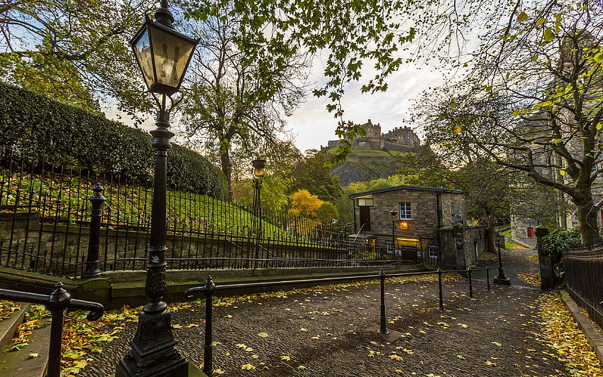 Edinburgh Schottland Altstadt Herbst Zaun Straße HD-Hintergrundbild