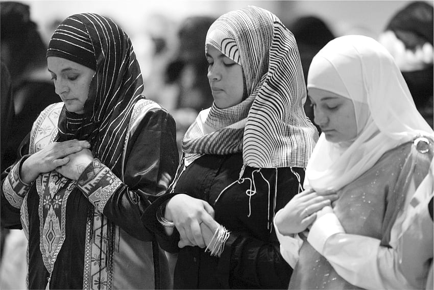Weltweit betende muslimische Frauen HD-Hintergrundbild