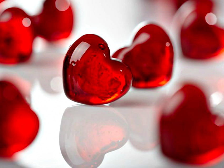 Corações vermelhos, branco, cristal, dia dos namorados, dia, amor, vermelho, vidro, coração, dragobete papel de parede HD