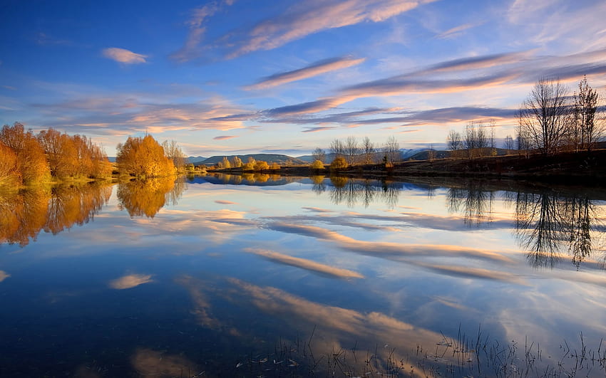 ธรรมชาติ น้ำ ต้นไม้ ฤดูใบไม้ร่วง เมฆ ทะเลสาบ การสะท้อน เรียบ พื้นผิว วอลล์เปเปอร์ HD