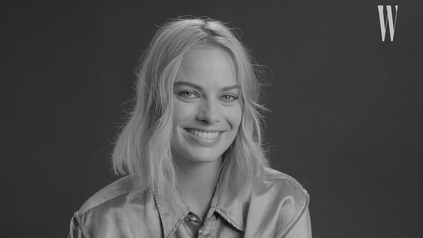 Margot Robbie on Halloween Costumes and People Dressing as Harley Quinn. Teen Vogue, Margot Robbie Black and White HD wallpaper