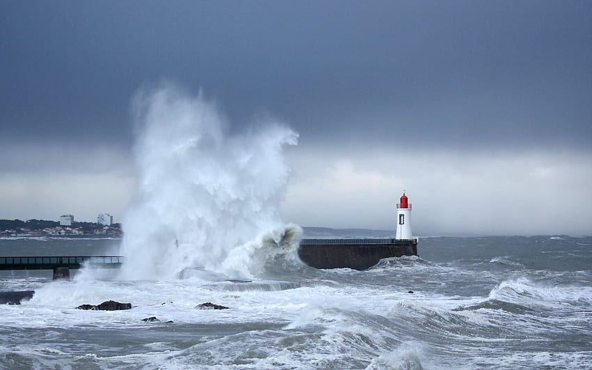 Lighthouse at Storm, sea, lighthouse, wave, storm, splash HD wallpaper