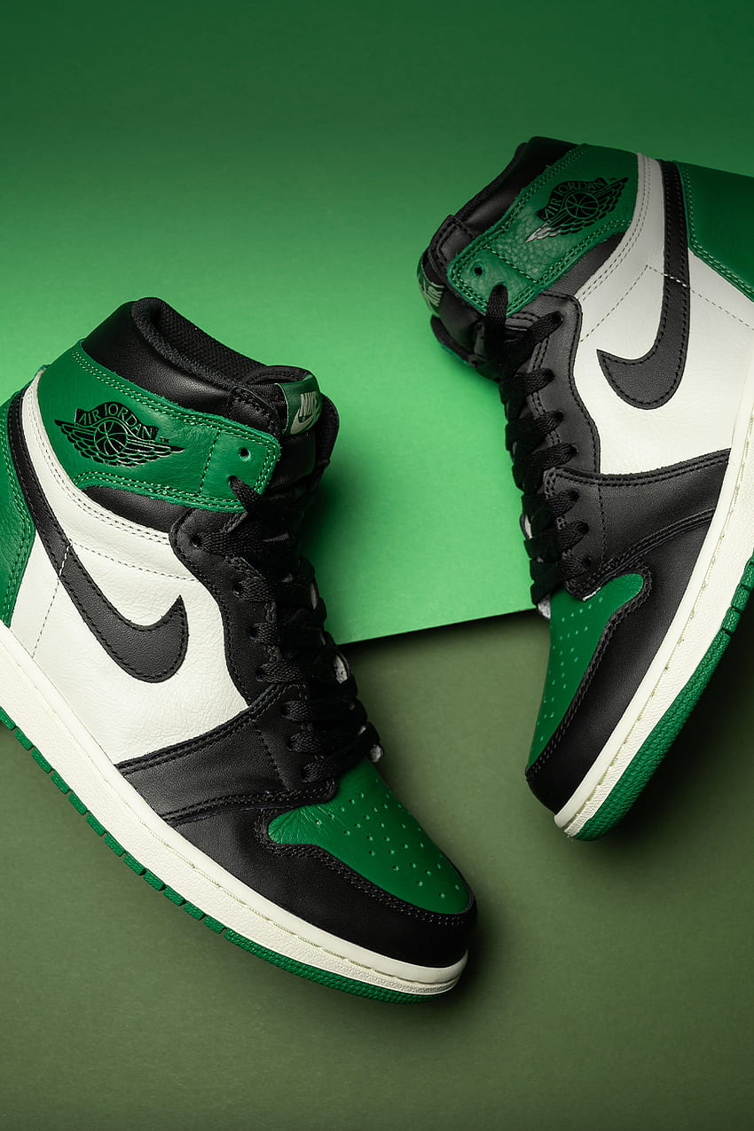 Air Jordan 1 Retro High OG Pine Green - Стадионни стоки. Обувки Jordan, всички обувки nike, обувки Nike air jordan, Green Jordan HD тапет за телефон