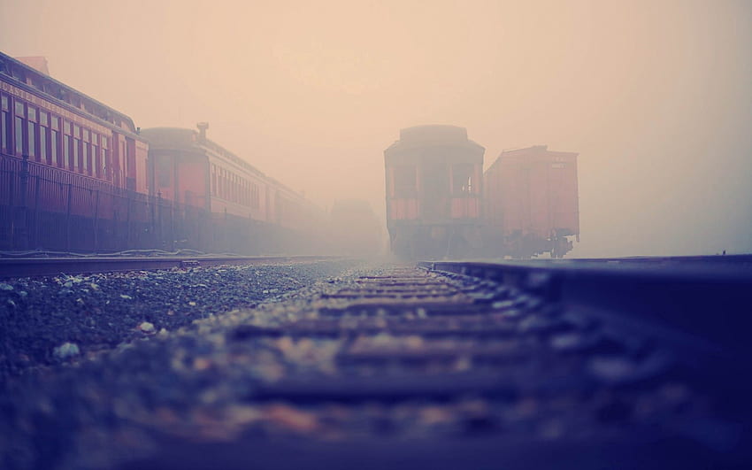 Miasta, mgła, kolej, szyny, pociąg Tapeta HD