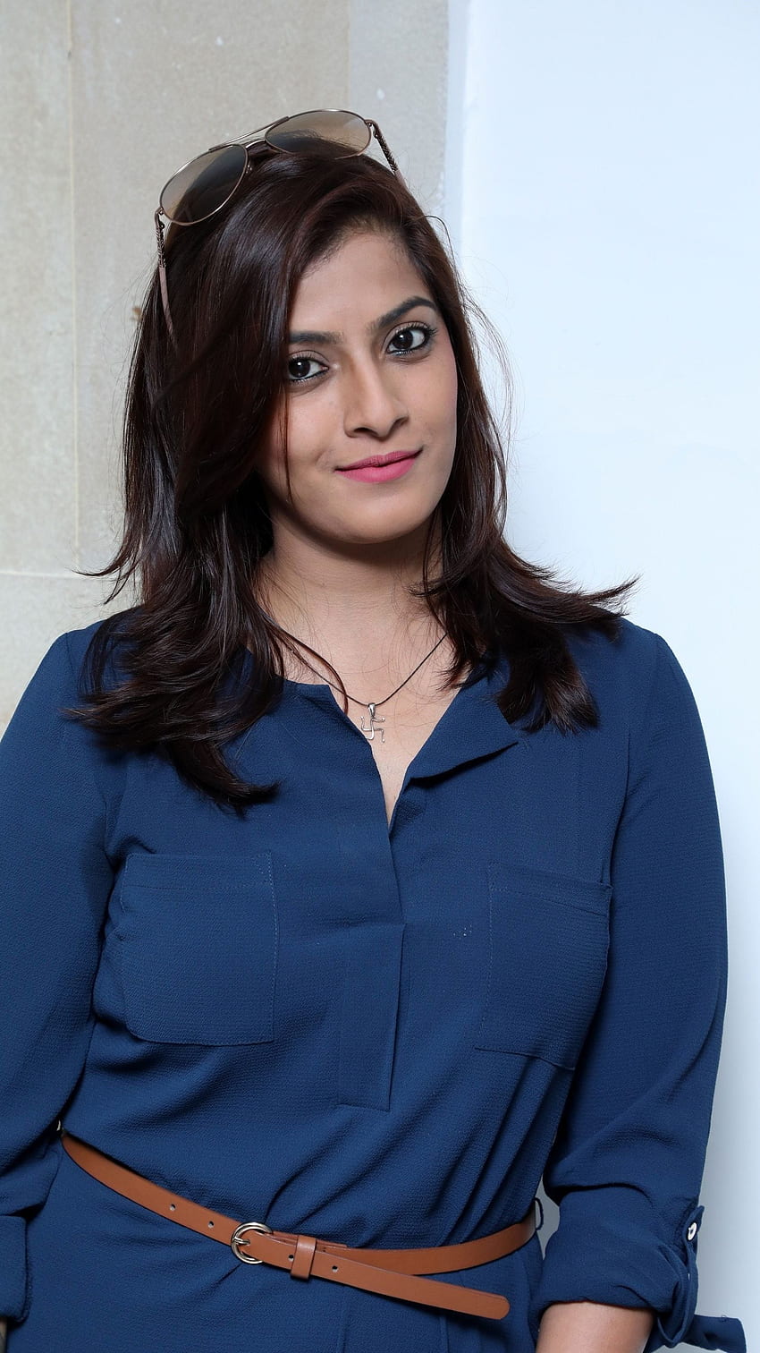 Vara Lakshmi, tamil actress, sexy gorgeous HD phone wallpaper | Pxfuel