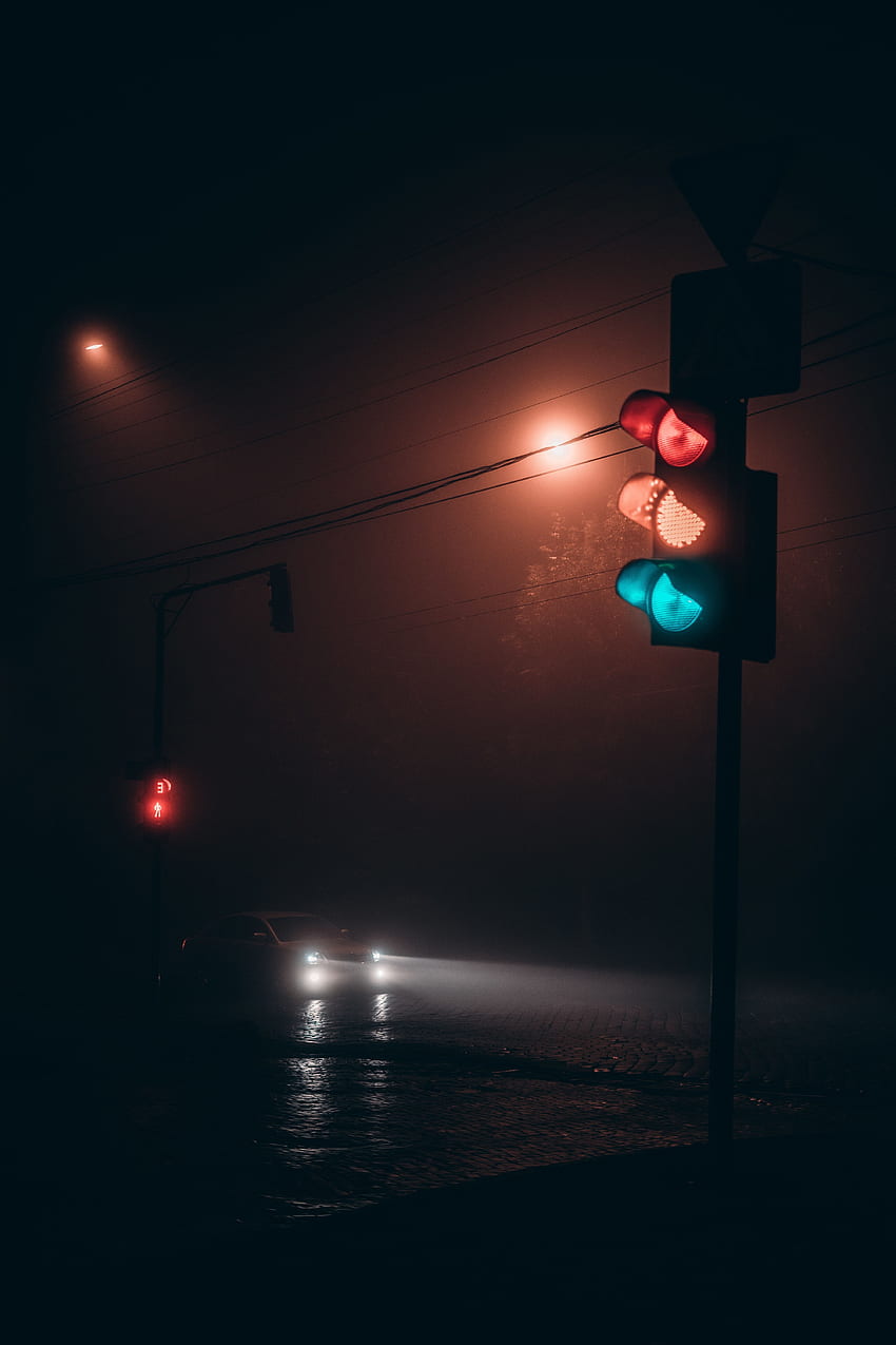 Miasta, noc, ciemność, droga, mgła, samochód, maszyna, sygnalizacja świetlna Tapeta na telefon HD