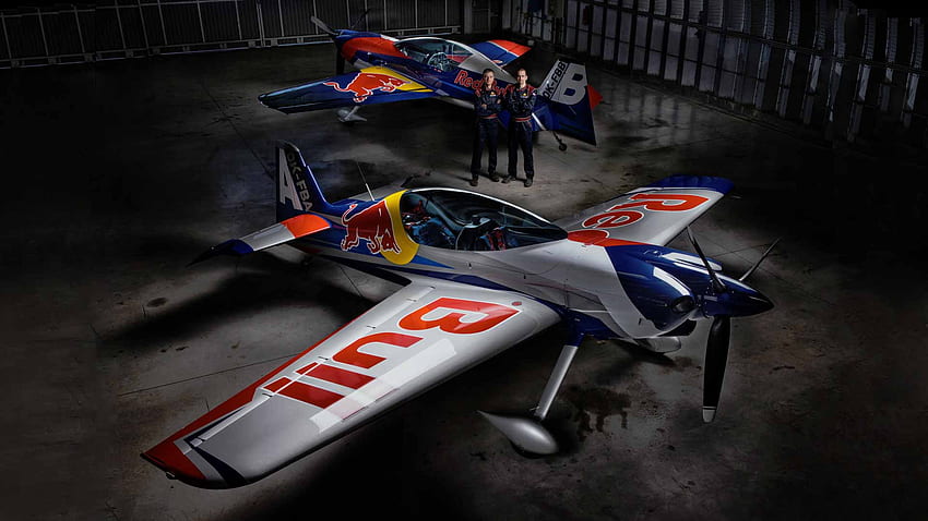 Flying Bulls Aerobatic Duo Mazury AirShow []、モバイル、タブレット用。 フライング ブルズ エアロバティック チームを探索します。 Flying Bulls曲技飛行チーム、曲技飛行 高画質の壁紙