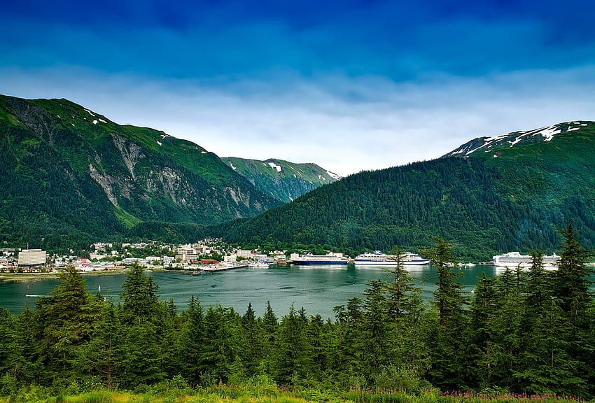 Mountain landscape and the town of Juneau in Alaska - stock - Public Domain HD wallpaper