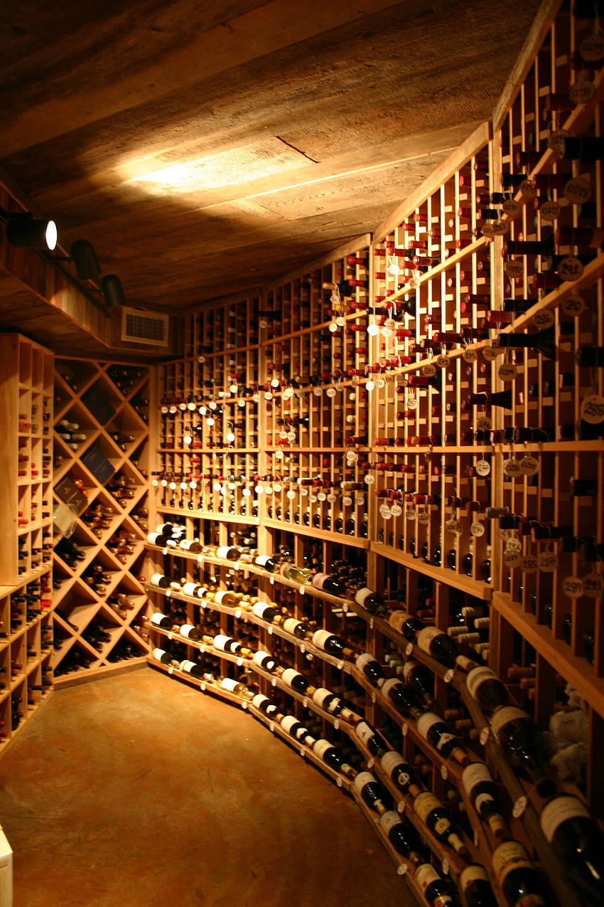 Piwnica z winami, stworzona przez człowieka, piwnica z winami w centrali. Tapeta na telefon HD