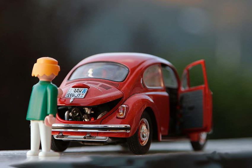 berry Играчка Lego с кола с оранжева коса и гледане на играчки с кола Red Beetle - Stock HD тапет