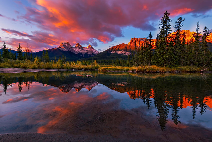 Kanadische Rocky Mountains, Sonnenuntergang, Bäume, Alberta, Berge, Spiegelung, Fluss HD-Hintergrundbild