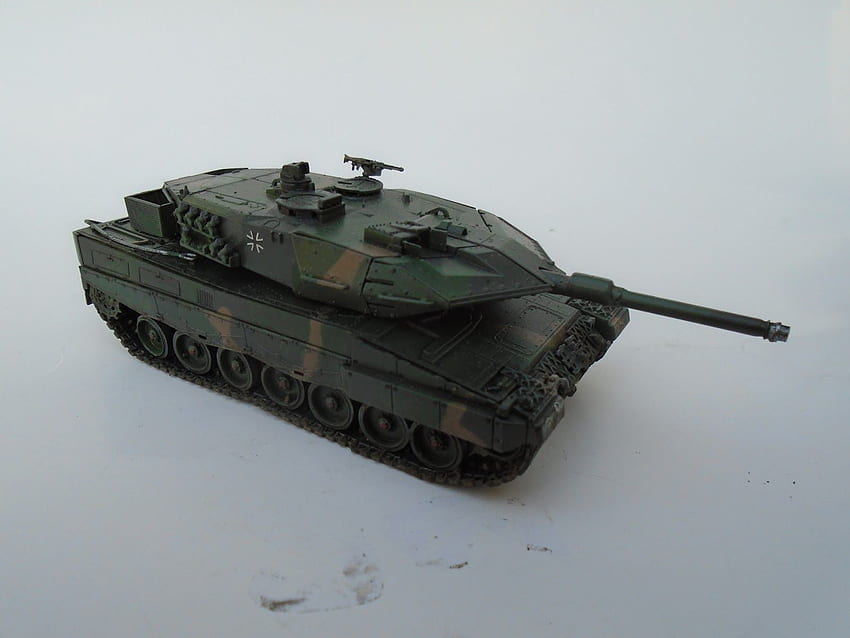 Daydream Notes: Tiny Tanks: 1 72 Revell Leopard 2 HD wallpaper