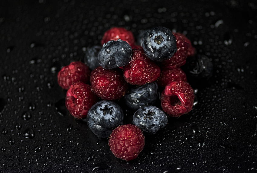 Raspberries, blueberries, fruits, drops HD wallpaper