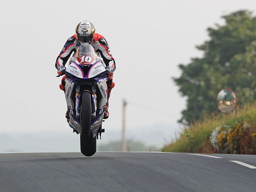 Isle of Man TT 2018 results: Peter Hickman clinches his first ever win after incredible Superstock victory HD wallpaper