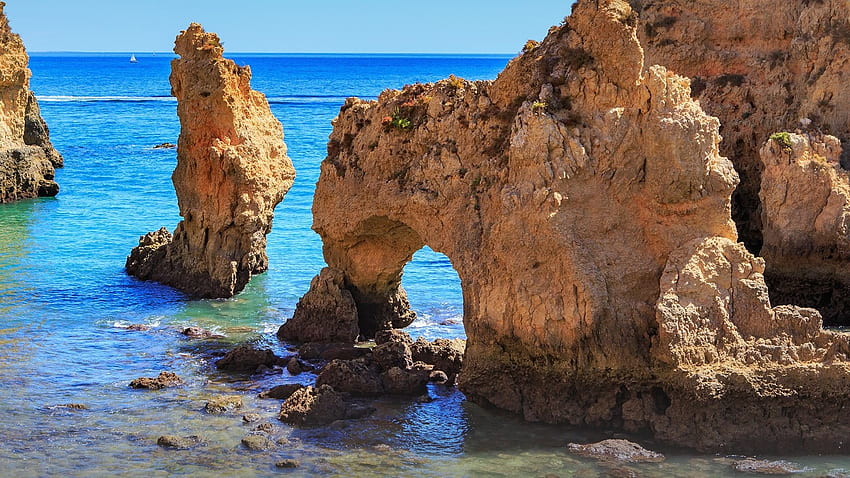 Pantai Algarve di selatan Portugal dekat Lagos. Sorotan Windows 10 Wallpaper HD