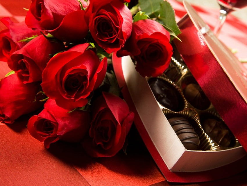 С любов, сладко, маса, стъбла, рози, шоколад, красиво, романтика, бонбони, валентин, шоколадови бонбони, кутия, листенца, любов, червено, романтично, прекрасно HD тапет