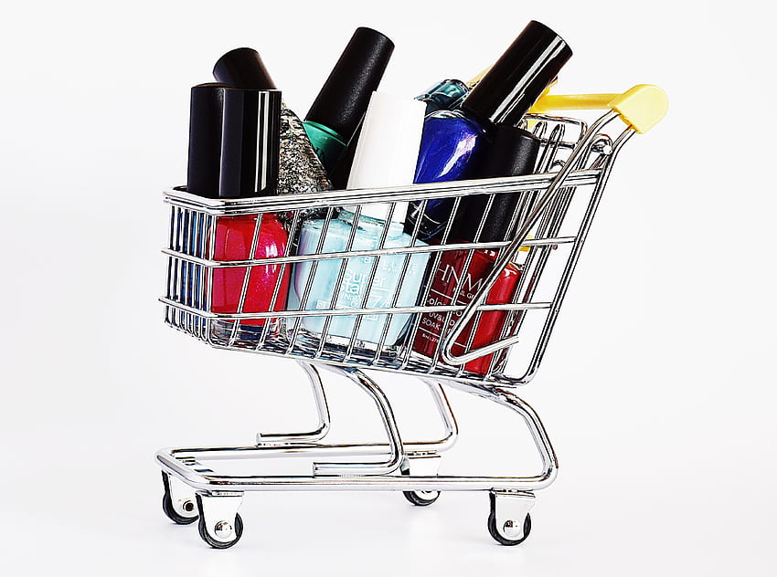 Mini-Einkaufswagen aus Edelstahl mit Nagellackflaschen · HD-Hintergrundbild