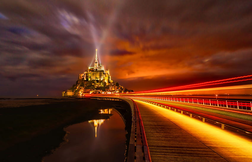 Mont Saint Michel, isla, Normandía, Francia, luces nocturnas fondo de pantalla