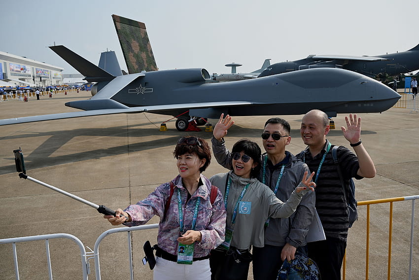 中国の航空ショーでは、軍の新しい無人機、ミリタリー ドローンを垣間見ることができます 高画質の壁紙