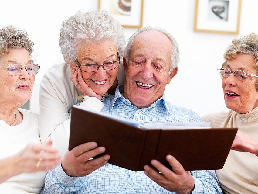 Възрастни хора, изглеждащи щастливи, възрастни хора HD тапет