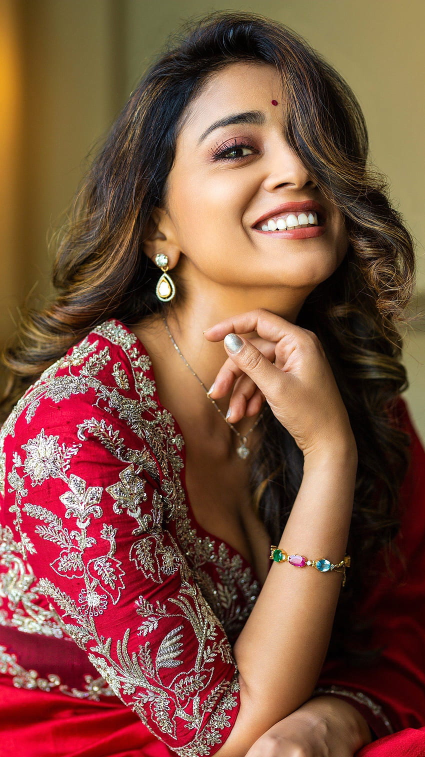 Shreya Saran, çok dilli oyuncu, göğüs dekoltesi HD telefon duvar kağıdı