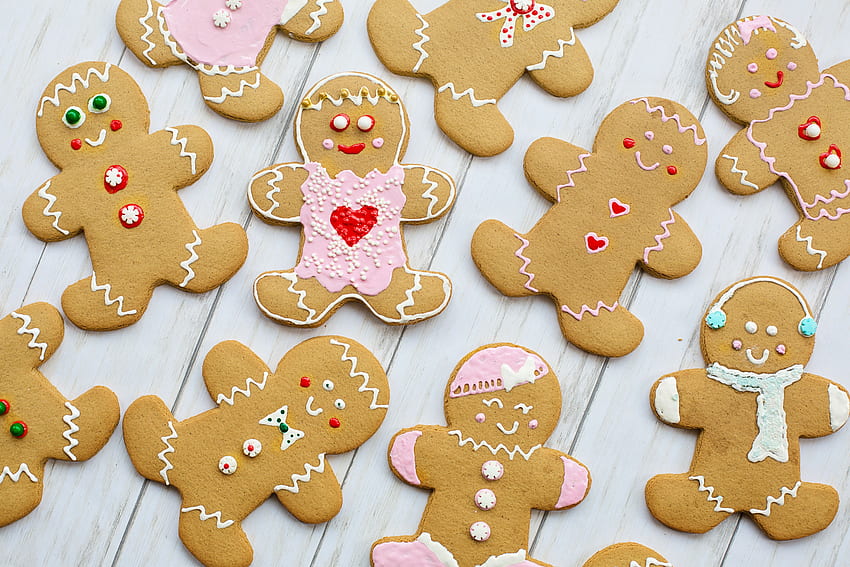 Top View Of Gingerbread Cookies Laid Flat On A Wooden Table · Stock, Gingerbread Men HD wallpaper