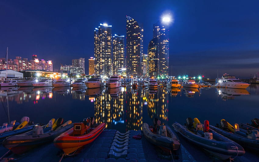 Städte, Himmel, Nacht, Boote, Gebäude, Nachtstadt HD-Hintergrundbild