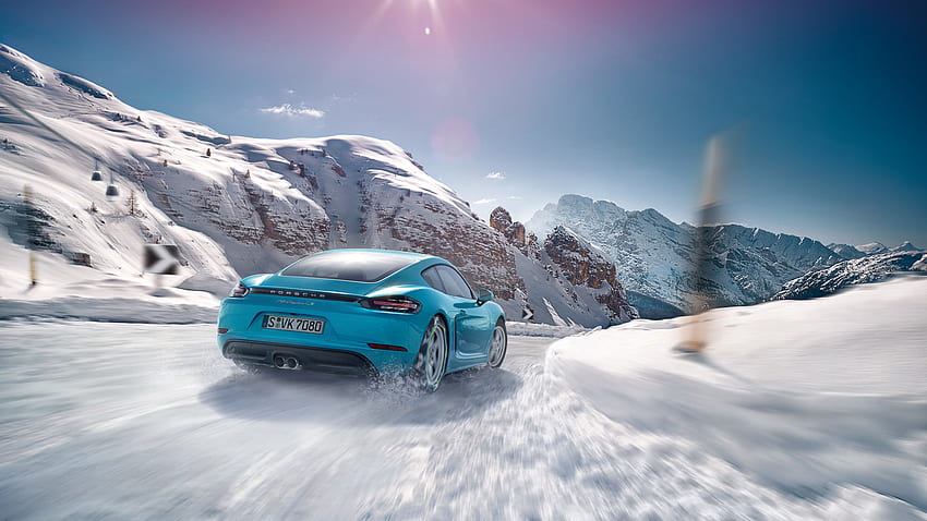 Porsche 718 Cayman di atas salju lebar, Car In Snow Wallpaper HD