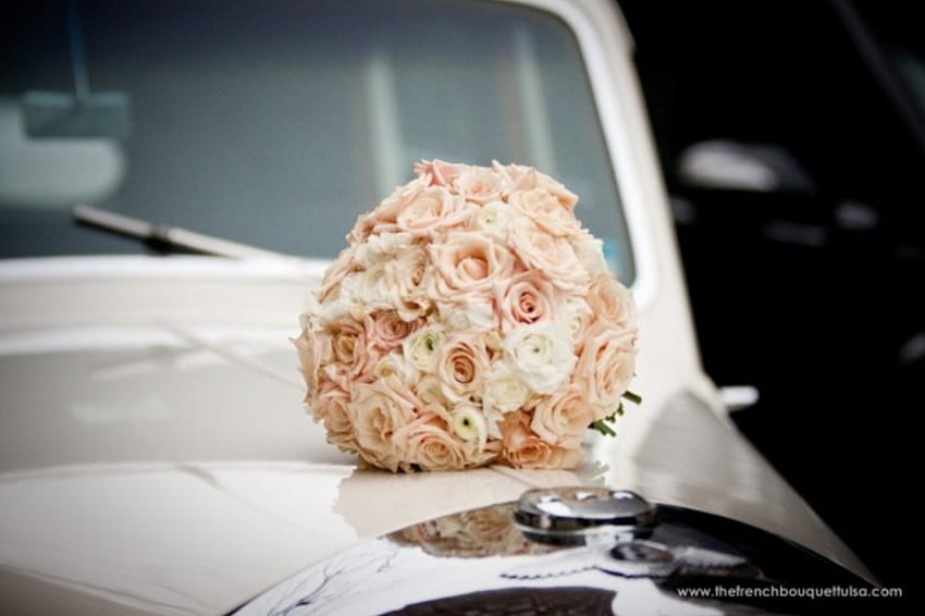 花嫁の花束、結婚式、バラ、車、美しさ 高画質の壁紙