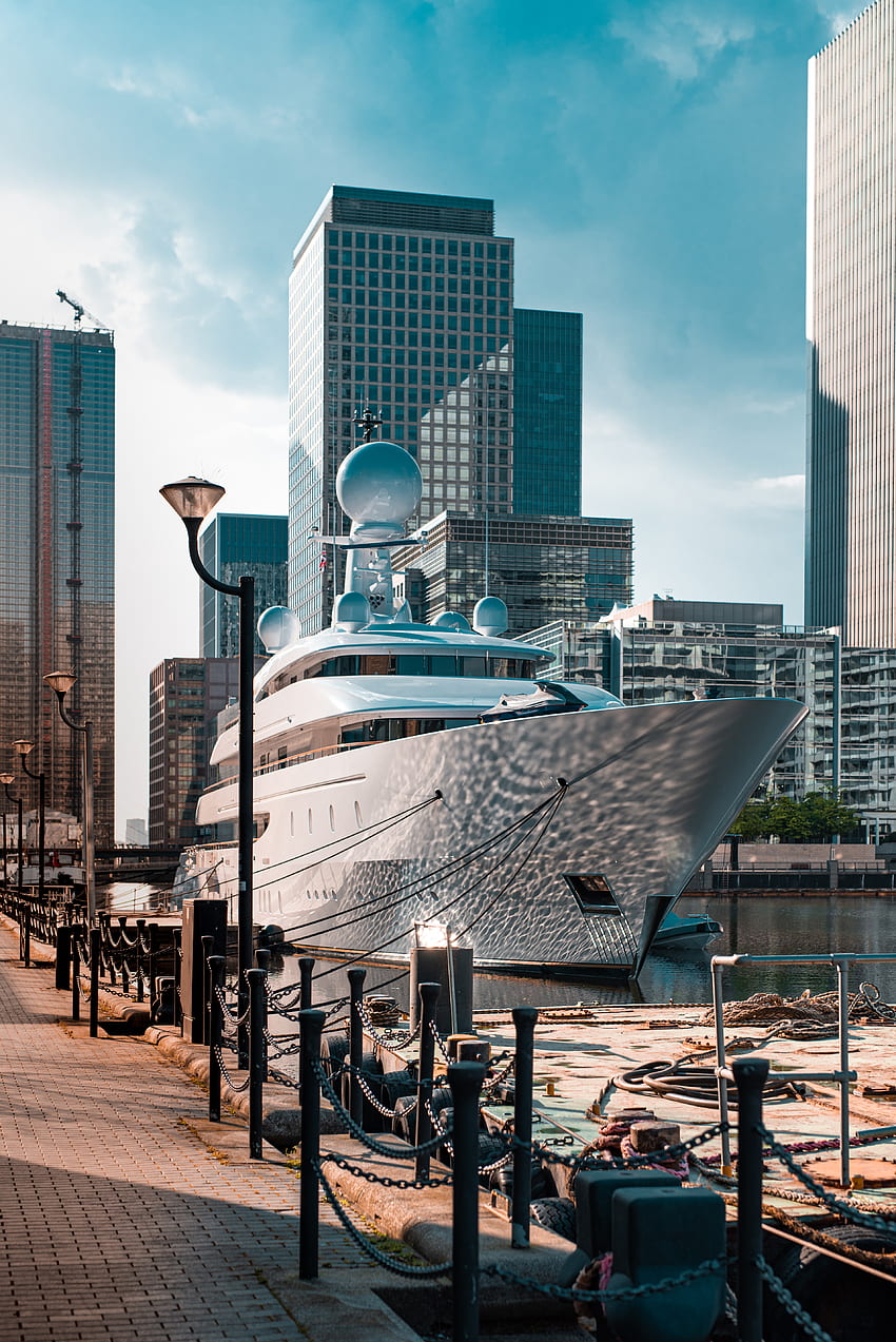 Mega yacht di lusso nel porto di Londra, Yacht iPhone Sfondo del telefono HD