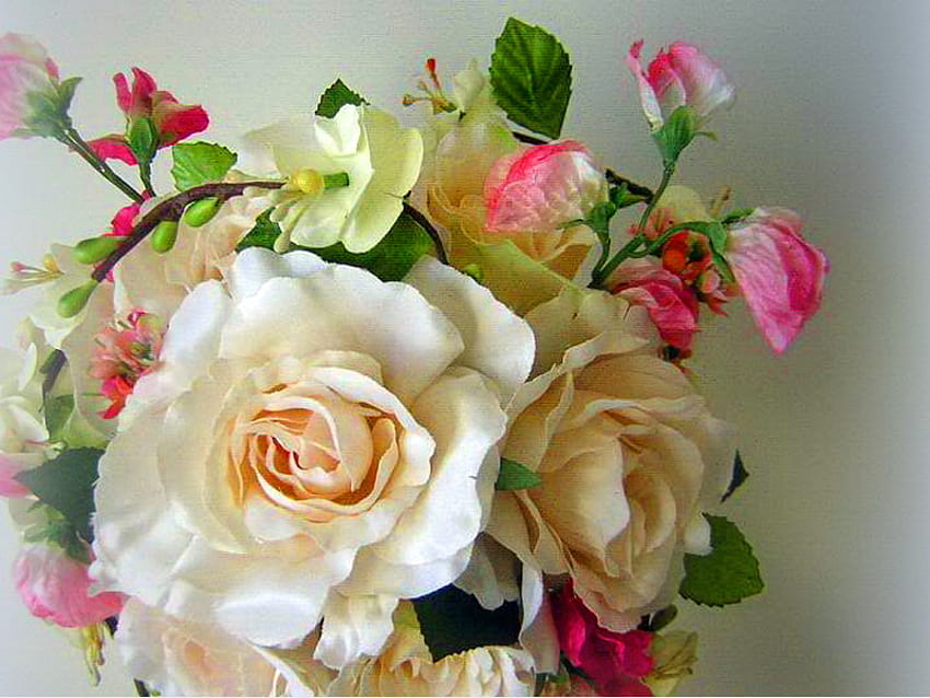 Beauty in the blooms, pink, white, buds, roses, green, arrangement, beauty HD wallpaper