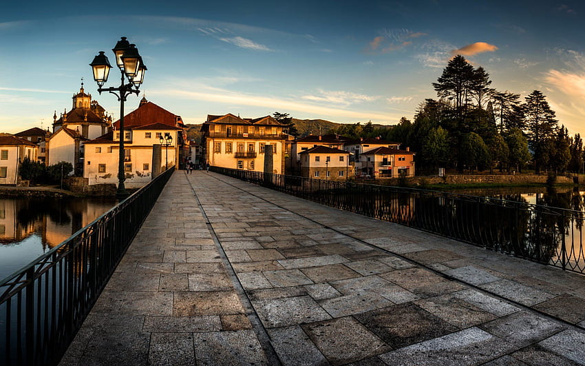 보행자 다리, 작은 마을, 저녁, Chaves, Vila Real, Portugal, Roman Bridge for resolution. 고품질 HD 월페이퍼