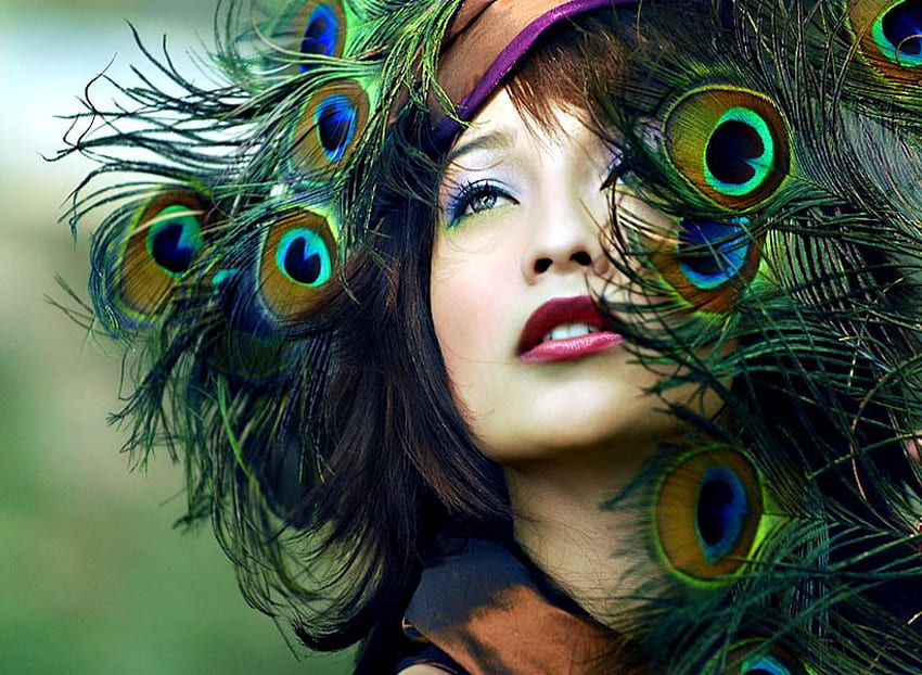 BEAUTIFUL HAT, blue, colorful, pecoc, model, bird, fater, woman, feather, green, pretty face, hat HD wallpaper