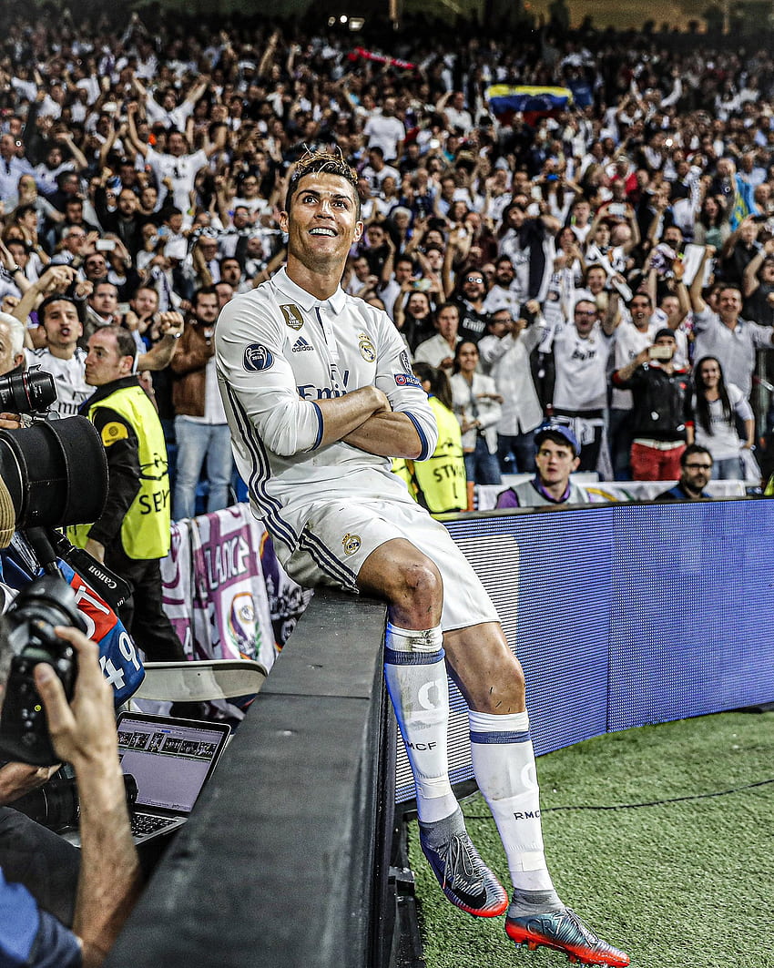 Cristiano Ronaldo, piłka nożna, sprzęt sportowy, Real Madryt Tapeta na telefon HD