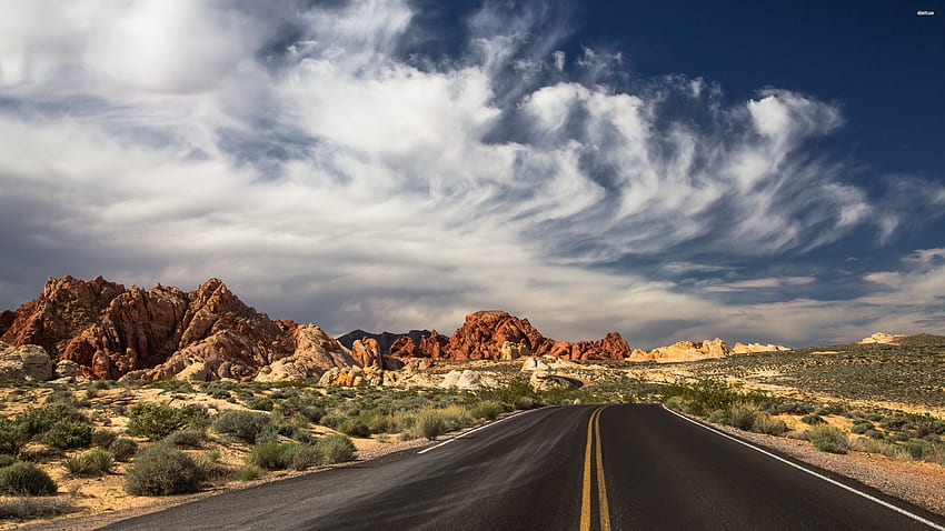 jalan gurun yang sepi, gurun, rumput, jalan, batu Wallpaper HD
