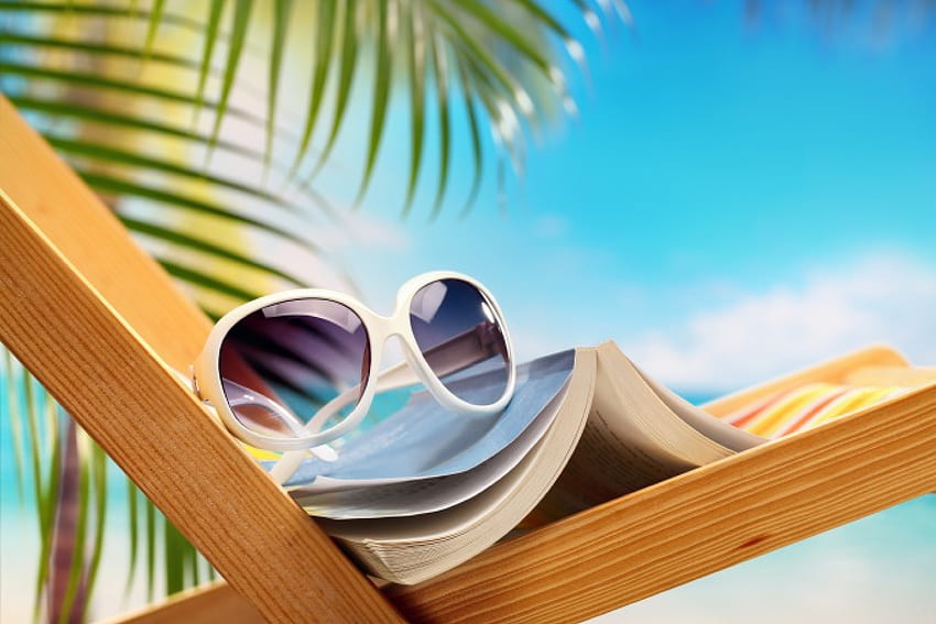 Liburan Musim Panas, telapak tangan, sinar matahari, kursi, musim panas, buku, kacamata hitam, liburan, pantai Wallpaper HD