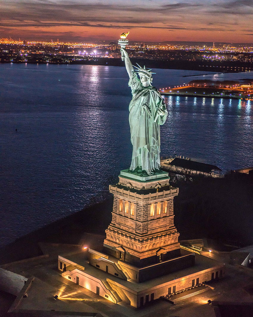 LADY LIBERTY - A ESTÁTUA DA LIBERDADE DOS EUA ideias em 2021. estátua da liberdade, senhora liberdade, estátua, Noite da Estátua da Liberdade Papel de parede de celular HD