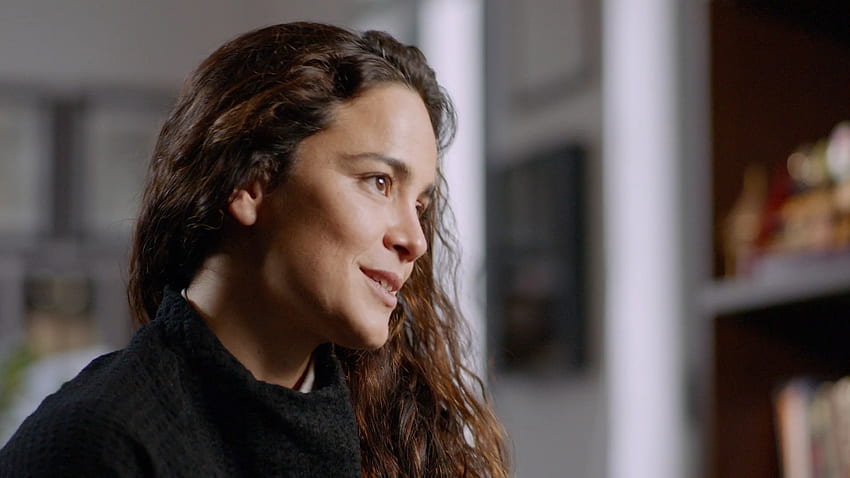 Maggie Teixeira played by Alice Braga on We Are Who We Are HD wallpaper