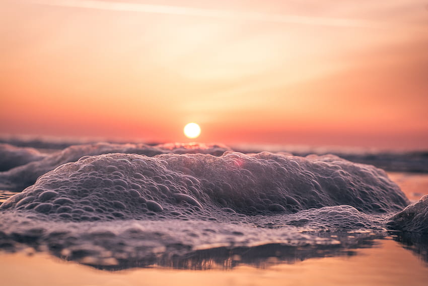 Sunrise, dawn, sea waves, close up, foam HD wallpaper