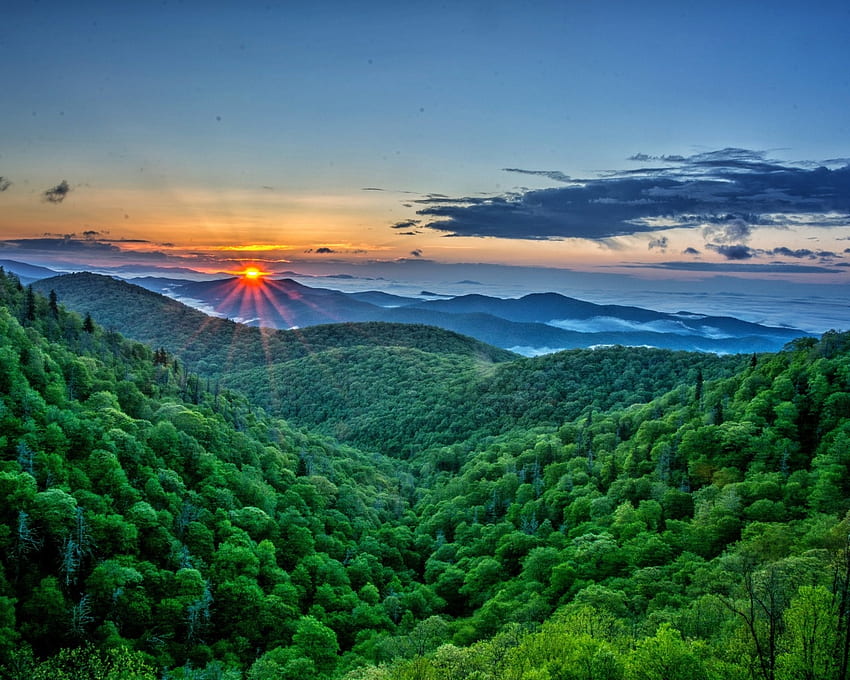 Sonnenuntergang über den Bergen, Dämmerung, Wolken, Bäume, Natur, Berge, Wald, Sonnenuntergang HD-Hintergrundbild