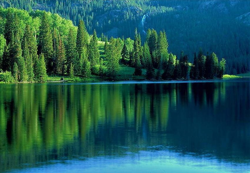Cores da natureza, azul, reflexão, verde, árvores, céu, água, floresta papel de parede HD