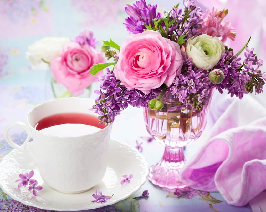 рози, люляк и чаша чай, натюрморт, чаена чаша, чай, рози, люляк, цветя HD тапет