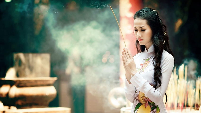 Chica reza aroma de kimono asiático., Aromático fondo de pantalla