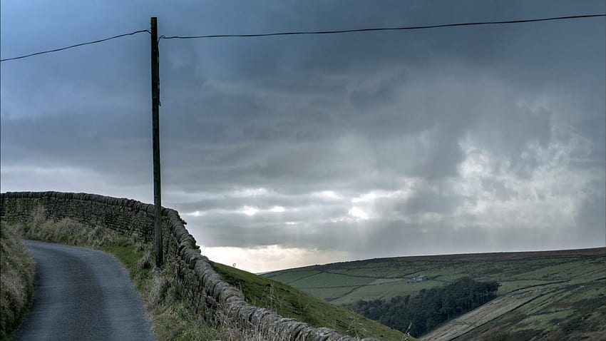 parede de pedra ao longo de uma estrada de colina r, poste elétrico, nuvens, parede, estrada, r, colina, pedras papel de parede HD