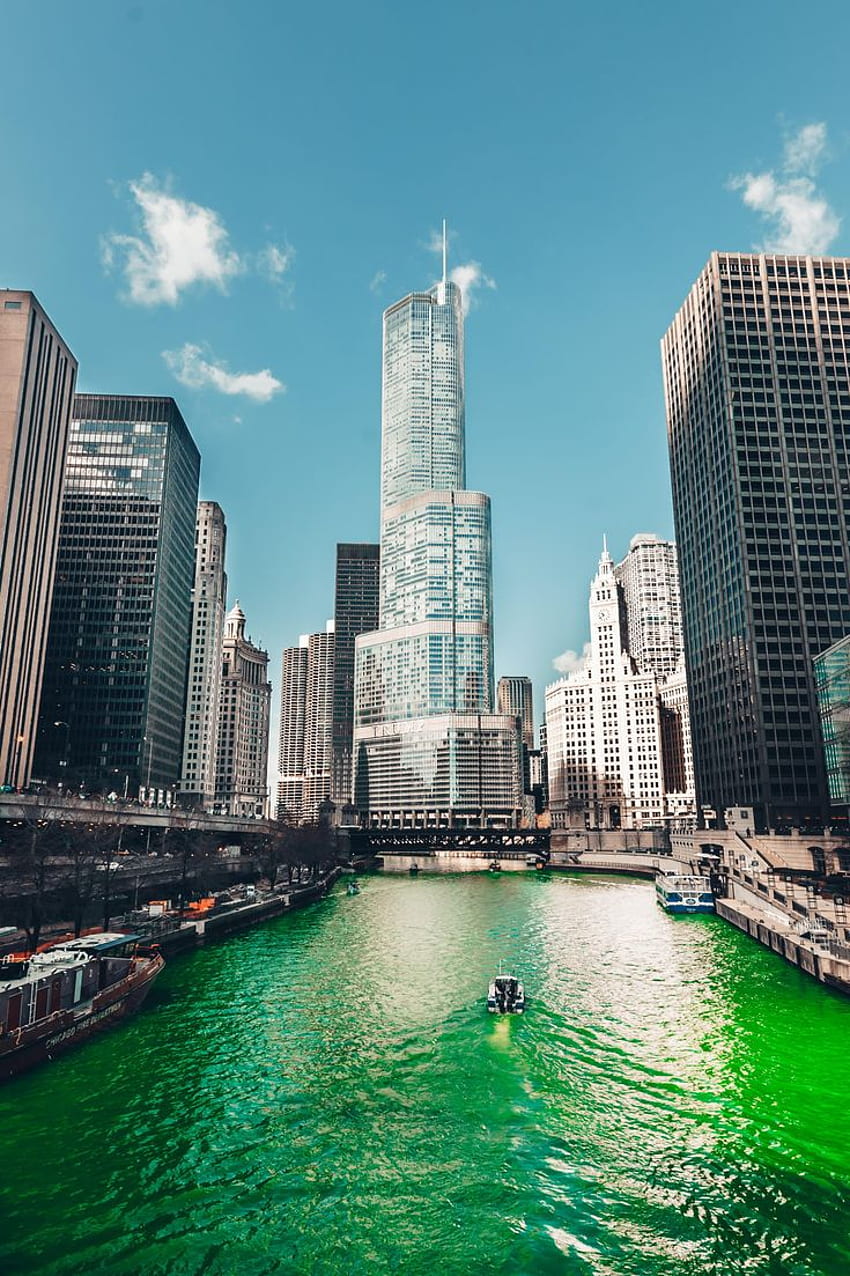 ITAP of the Chicago River dyed green for St. Patrick's Day by theonlynoonan_. .. . HD phone wallpaper